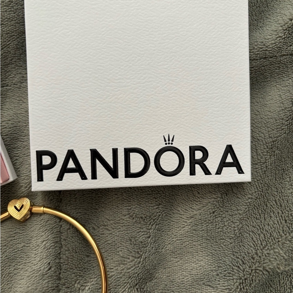 Pandora Gold Heart Bangle - Picture 3 of 5